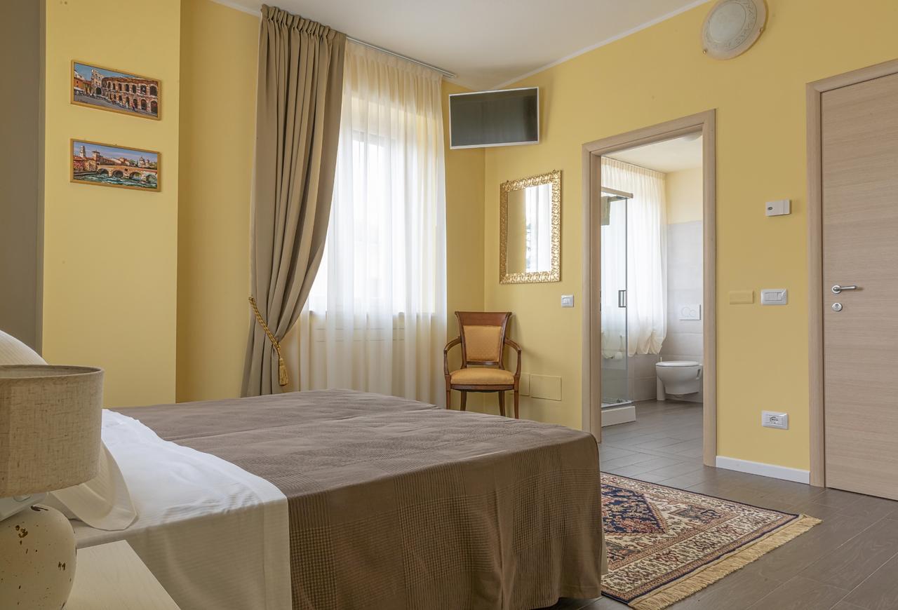 פסקיארה דל גארדה Villa Luisa Rooms And Breakfast מראה חיצוני תמונה