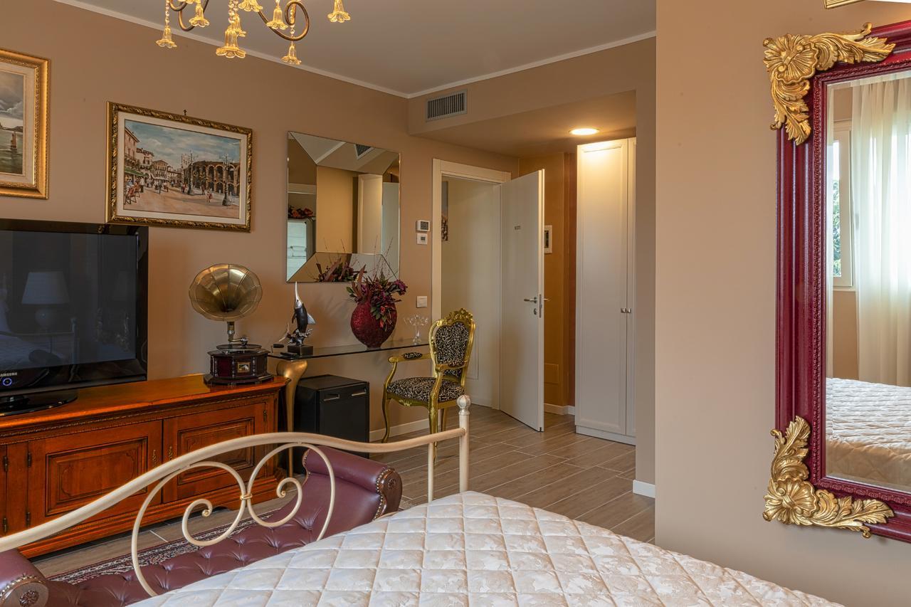 פסקיארה דל גארדה Villa Luisa Rooms And Breakfast מראה חיצוני תמונה